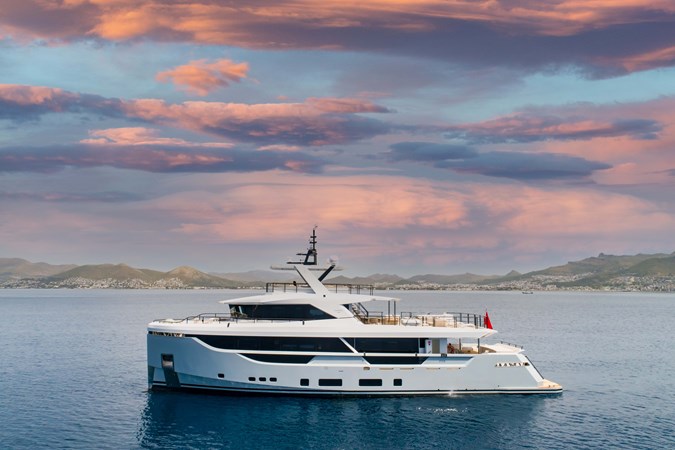 CUSTOM STEEL MOTORYACHT 