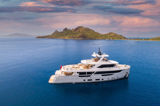 CUSTOM STEEL MOTORYACHT 