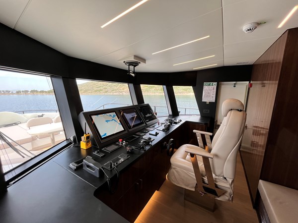CUSTOM STEEL MOTORYACHT 