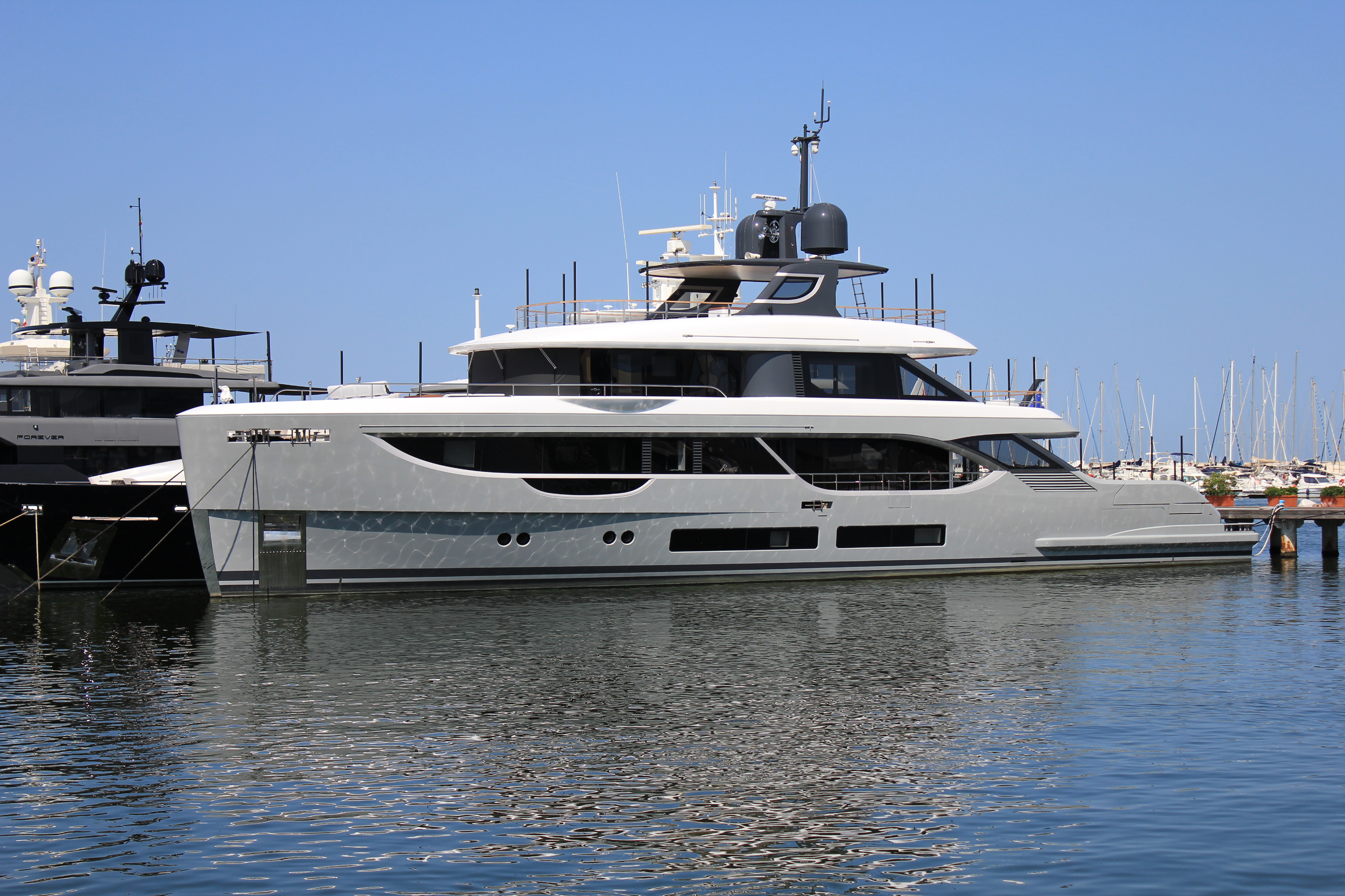 Benetti Oasis 34m Yacht For Sale